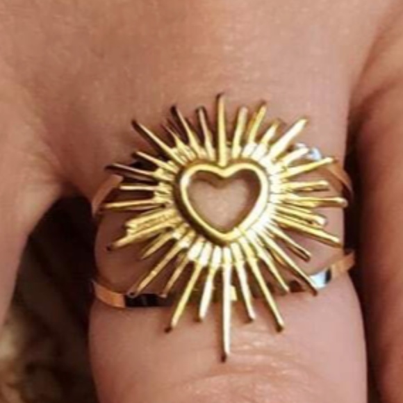 18K Gold Plated Stainless Steel Heart Burst Adjustable Ring - Picture 1 of 8